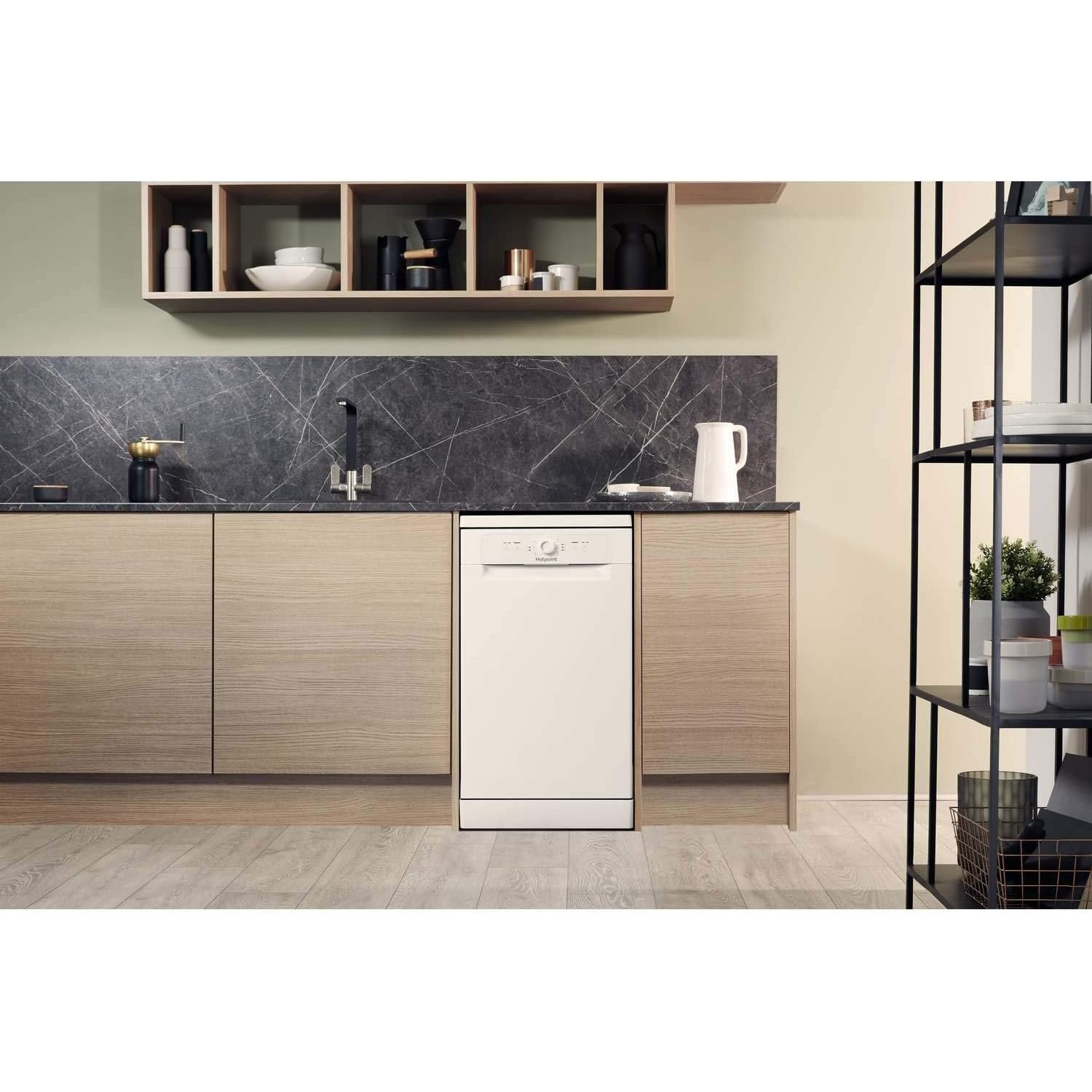 Hotpoint HSFE1B19 White Slimline 10 Place Freestanding Dishwasher full image
