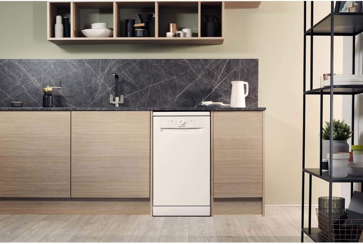 Hotpoint HSFE1B19 White Slimline 10 Place Freestanding Dishwasher thumbnail image