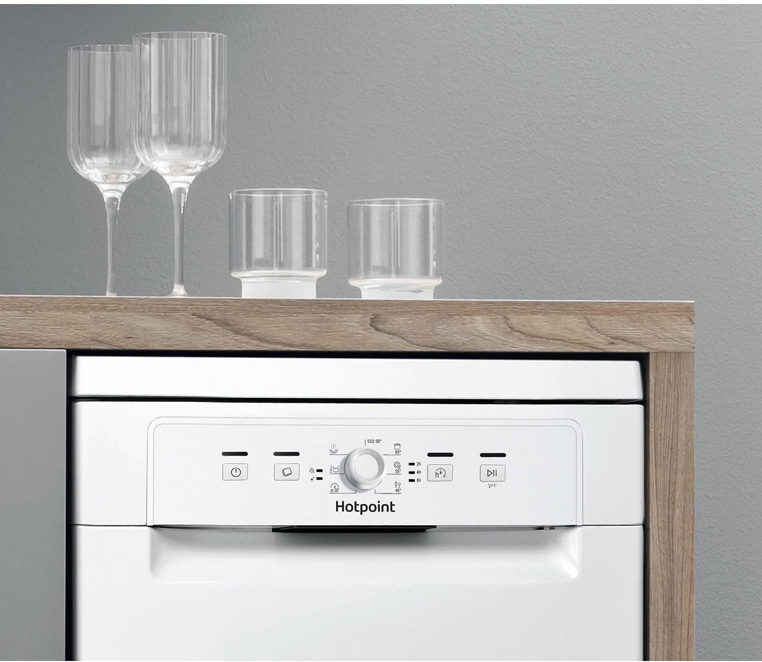 Hotpoint HSFE1B19 White Slimline 10 Place Freestanding Dishwasher thumbnail image