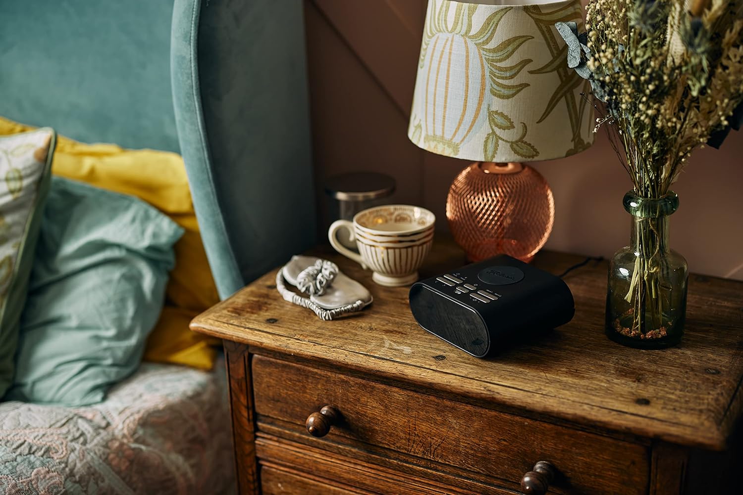 Roberts ORTUSCHARGED-BLK DAB Alarm Clock Radio with Wireless Smartphone Charging - Black thumbnail image
