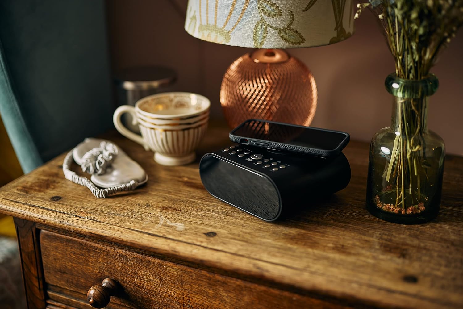 Roberts ORTUSCHARGED-BLK DAB Alarm Clock Radio with Wireless Smartphone Charging - Black thumbnail image